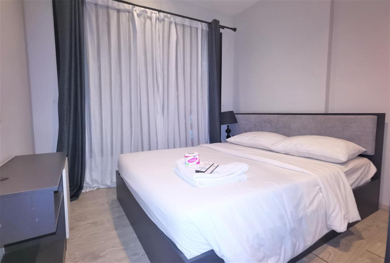 Llx Apartments At The Base Condo Pattaya Exteriör bild