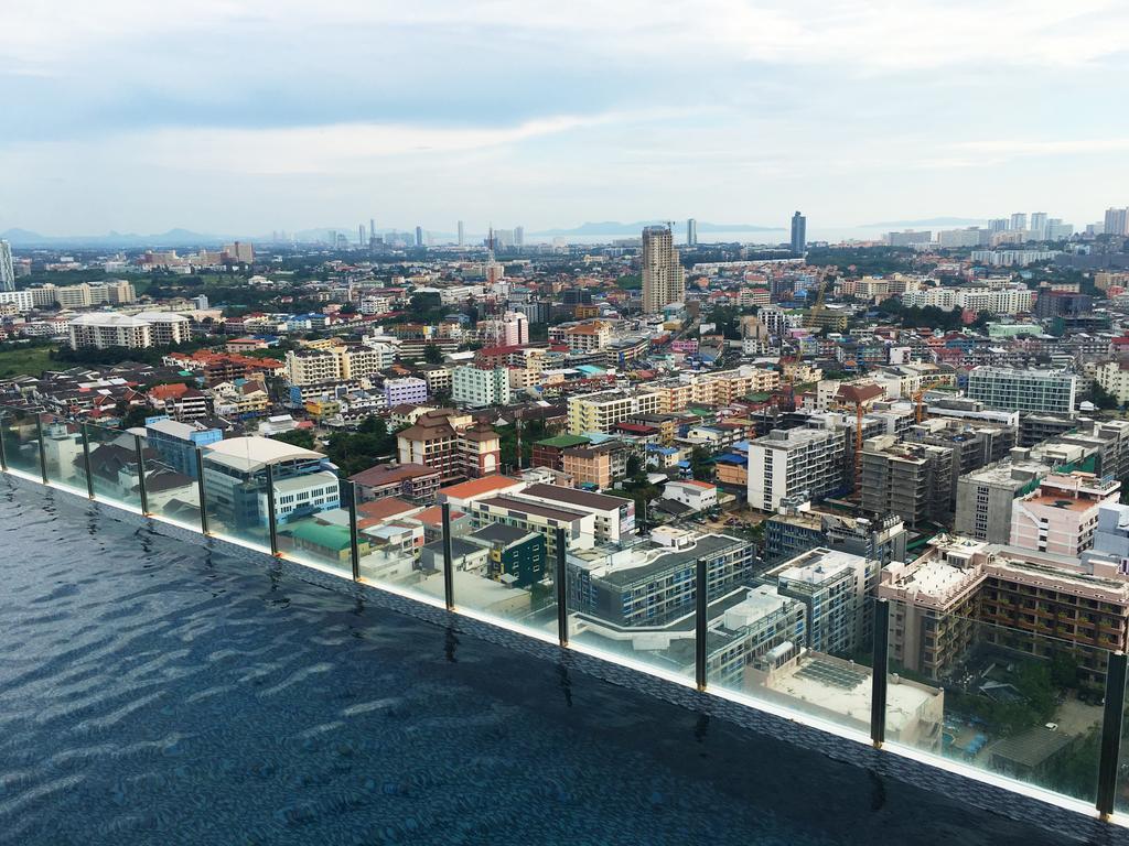 Llx Apartments At The Base Condo Pattaya Exteriör bild